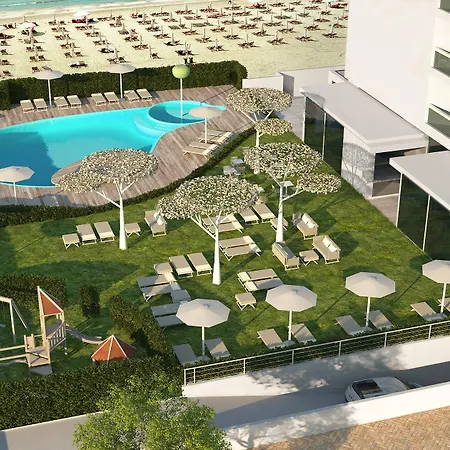 Nautilus Family Hotell 4*