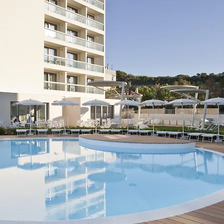 Nautilus Family Hotell 4*