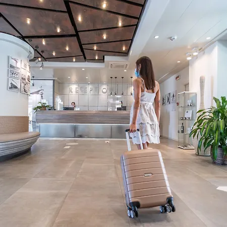 Nautilus Family Hotell 4*