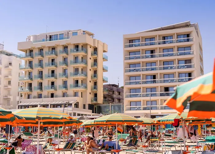 Nautilus Family Готель Пезаро