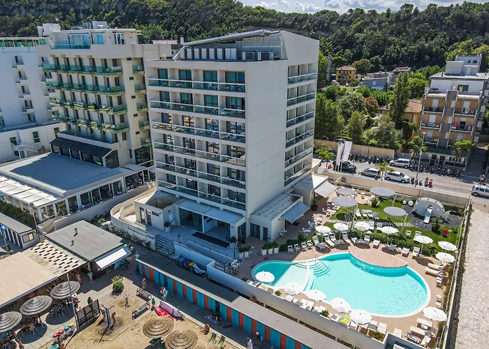 Nautilus Family Hotel 4*