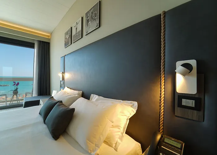 Nautilus Family Готель Пезаро