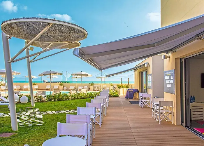 Готель Nautilus Family 4*